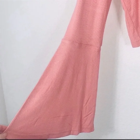 Jack BB Dakota Leia Rosetta pink bell sleeve top - Picture 8 of 8